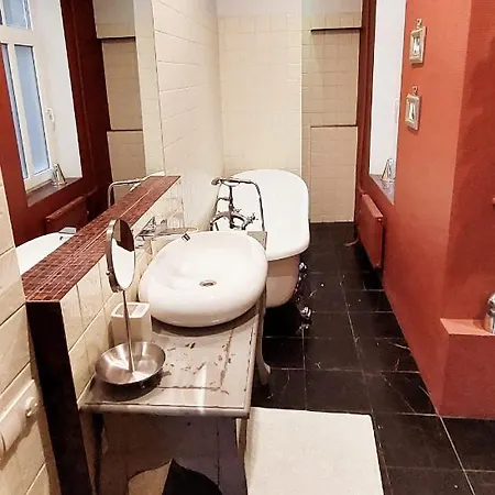 Perfectly 5 Min To Old Town & Art Noveau.