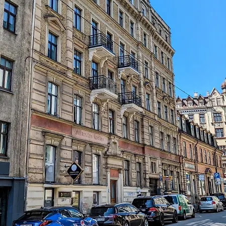 Perfectly 5 Min To Old Town & Art Noveau.